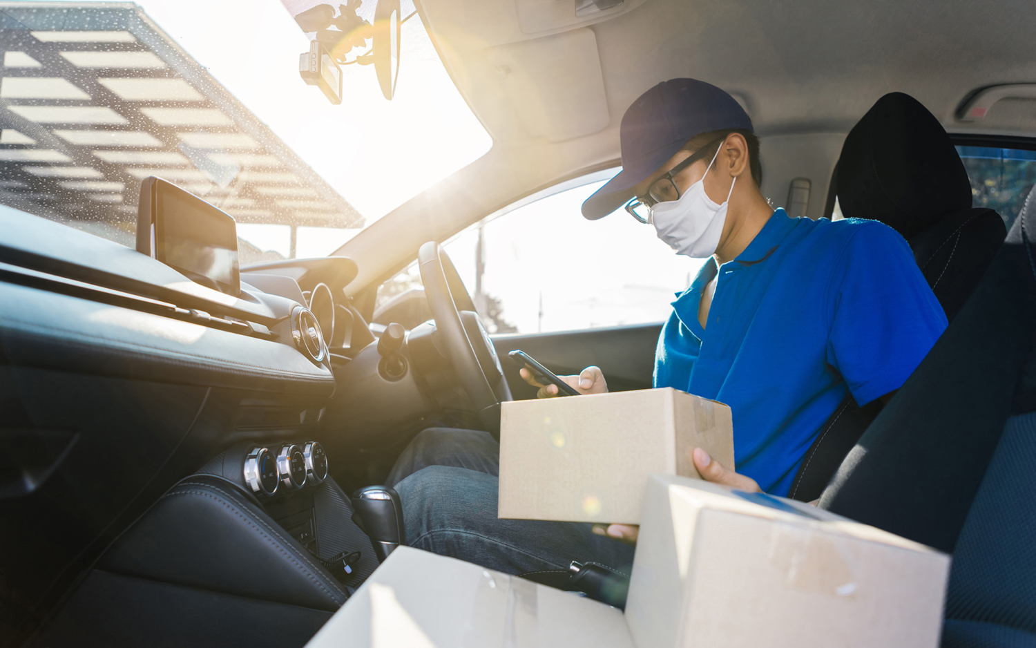 Laboratory specimen courier