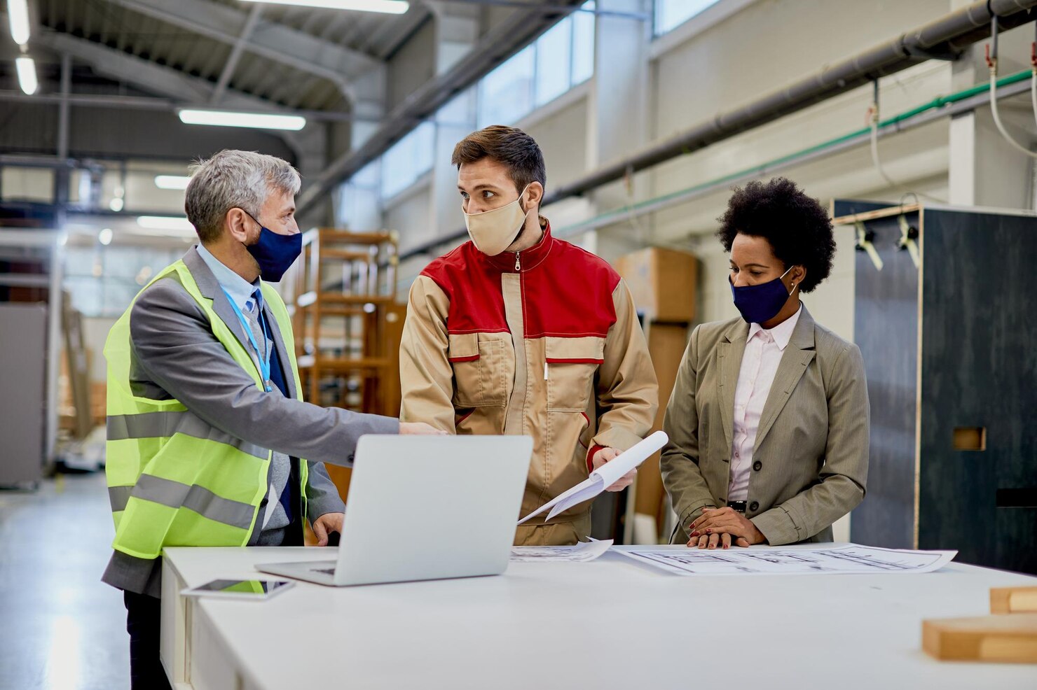 woodworking-company-managers-communicating-with-male-worker-production-facility_637285-11897 Scheduled courier service Atlanta